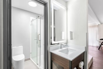 Suite, 1 King Bed, Non Smoking, Hot Tub