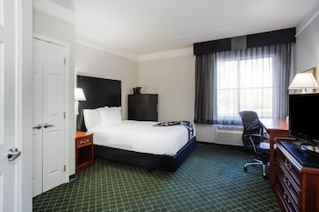 Room, 1 Queen Bed, Accessible, Non Smoking (Mobility/Hearing, Tub w/ Grab Bars)