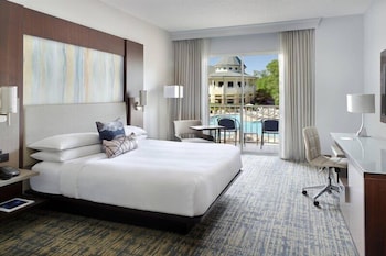 Superior Room, 1 King Bed, Pool View