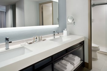 Suite, Multiple Beds, Lake View