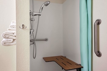 Standard Room, 1 Queen Bed, Accessible, Non Smoking (Mobility)
