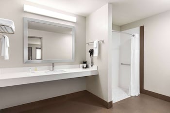 Room, 2 Queen Beds, Accessible, Non Smoking (Roll-In Shower)