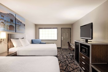 Standard Room, 2 Queen Beds, Smoking