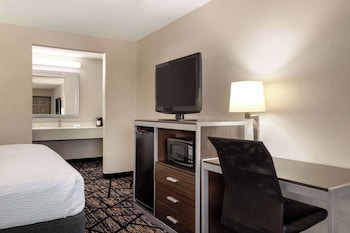Standard Room, 2 Queen Beds, Non- Smoking