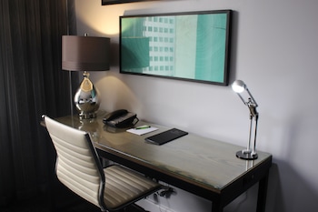 Room, 1 King Bed (Skyline View)