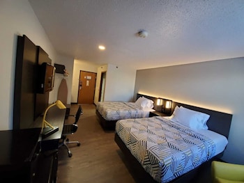 Deluxe Room, 2 Double Beds, Non Smoking, Refrigerator & Microwave