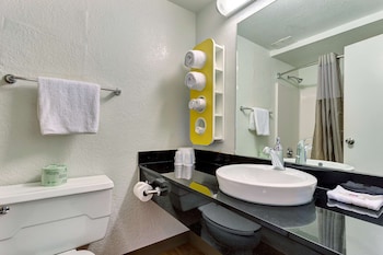 Deluxe Room, 2 Queen Beds, Non Smoking, Refrigerator