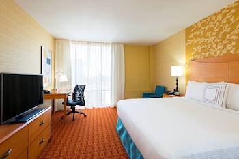 Room, 1 King Bed, Hearing Accessible (Roll-in Shower & Accessible Bathtub)