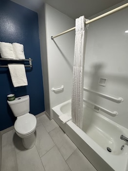 Room, 1 Double Bed, Accessible, Bathtub