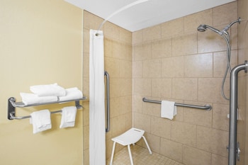 Standard Room, 1 Queen Bed, Accessible