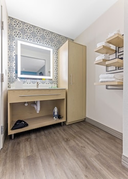 Room, 1 King Bed, Accessible, Non Smoking