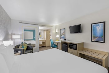 Standard Room, 1 King Bed, Non Smoking