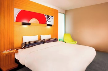 Room, 1 King Bed, Hearing Accessible