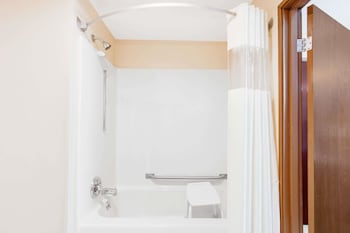 Standard Room, 1 Queen Bed, Accessible