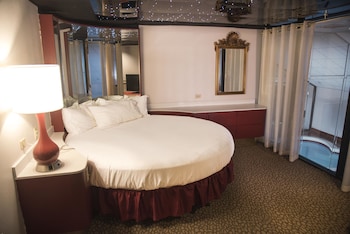 Champagne Tower Suite