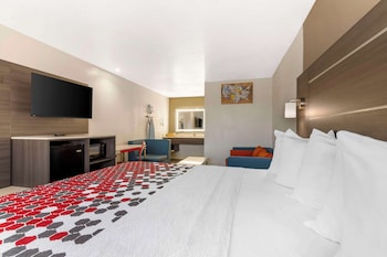 Suite, 1 King Bed with Sofa bed, Non Smoking