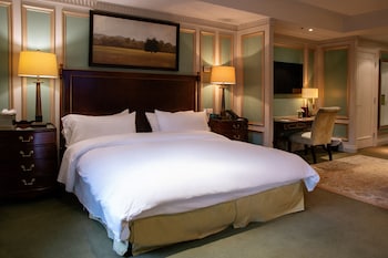 Junior Suite, 1 King Bed with Sofa Bed