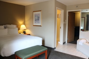 Suite, 1 Queen Bed, Jetted Tub