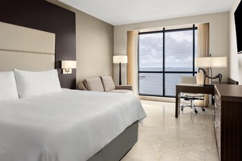 Premium Room, 1 King Bed, Club Lounge Access, Ocean View (High Floor)