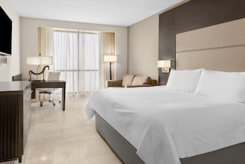 Premium Room, 1 King Bed, Club Lounge Access, Ocean View (High Floor)