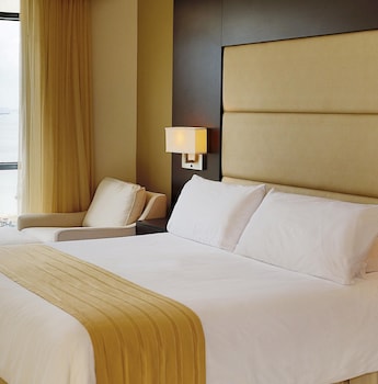Premium Room, 1 King Bed, Club Lounge Access, Ocean View (High Floor)