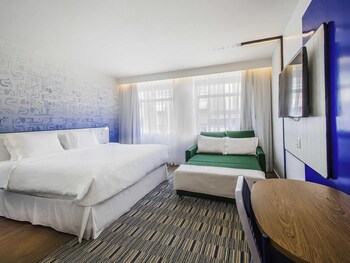 Family Room, 1 Queen Bed with Sofa bed