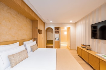 Superior Room, City View