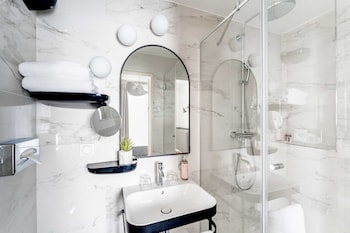 Twin Room - Complimentary soft minibar,courtesy tray, Chromecast and digital press