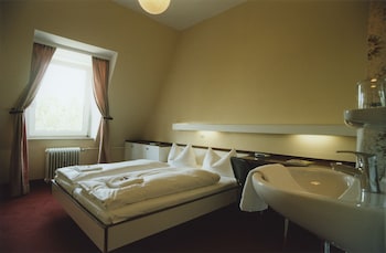 Basic Double or Twin Room, Shared Bathroom (no TV no WLAN)