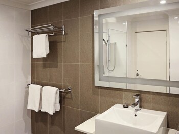 Room, 1 King Bed (Resort)