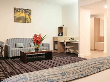 Deluxe Room, 1 King Bed