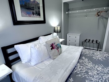 Two-Bedroom Apartment 112, No air conditioning