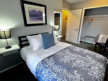 Three-Bedroom Apartment 106, No air conditioning