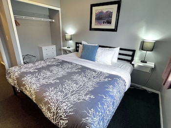 Three-Bedroom Apartment 106, No air conditioning