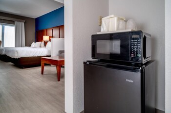 Suite, 1 King Bed with Sofa bed, Non Smoking
