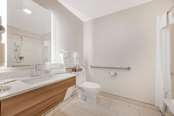 Executive Suite, 1 King Bed, Accessible, Non Smoking (Spa)