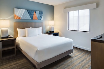 Suite, 1 Queen Bed with Sofa bed, Accessible, Bathtub