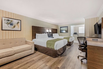 Standard Room, 2 Queen Beds, Accessible Tub, Non Smoking