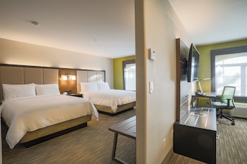 Suite, 2 Queen Beds, Accessible Bathtub (Mobility)