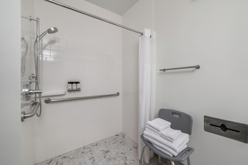 Standard Room, 1 Queen Bed, Roll-in Shower (Mobility Accessible)