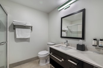 Standard Room, 1 Queen Bed