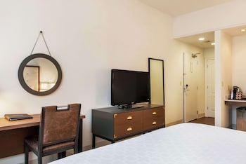 Standard Room, 1 King Bed, Non Smoking