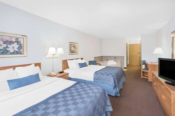 Premium Room, 2 Queen Beds, Hot Tub (2nd Floor)