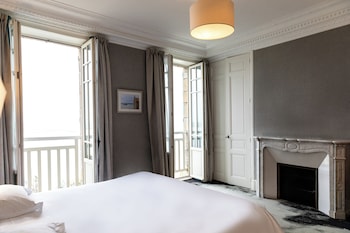 Double Room Historic House Annette Poulard Bay View