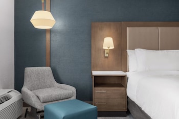 Standard Room, 1 King Bed (Lower Level)