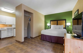 Deluxe Studio, 1 Queen Bed with Sofa bed, Accessible, Non Smoking