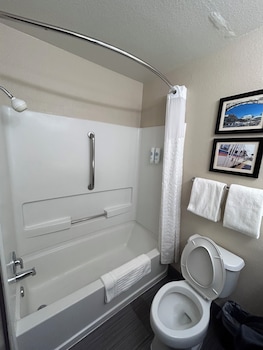 Suite, 1 King Bed, Accessible, Non Smoking