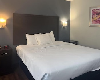 Room, 1 King Bed, Non Smoking, Kitchen