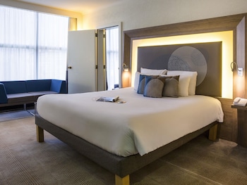 Superior Suite, 1 Queen Bed with Sofa bed