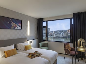 Classic Room, 1 King Bed, River View